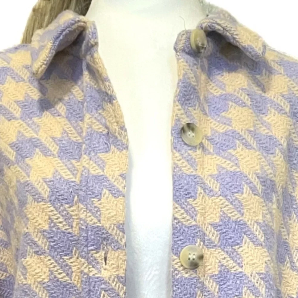 Chic Houndstooth Button-Up - Picture 2 of 2